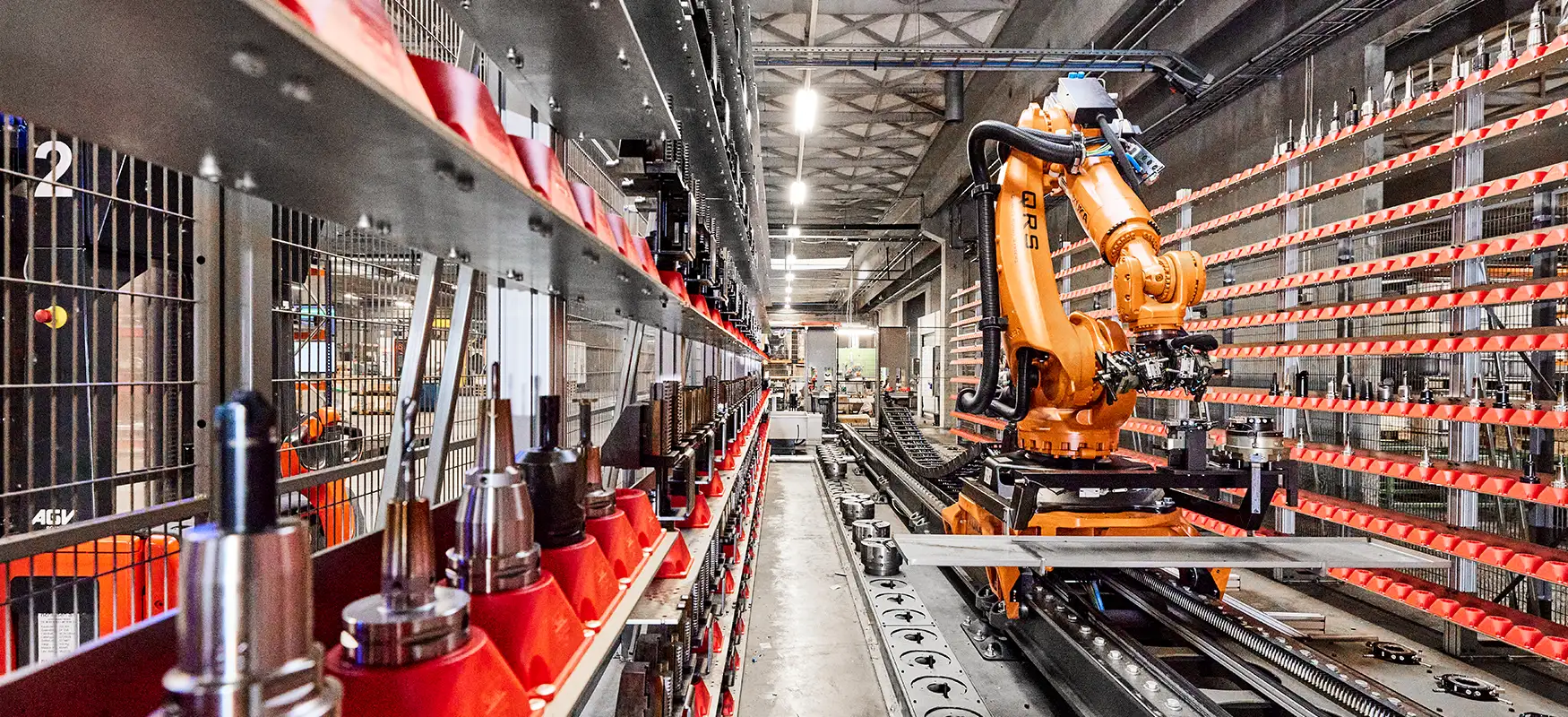 Robot and component storage in Multicut’s M·Sys production setup